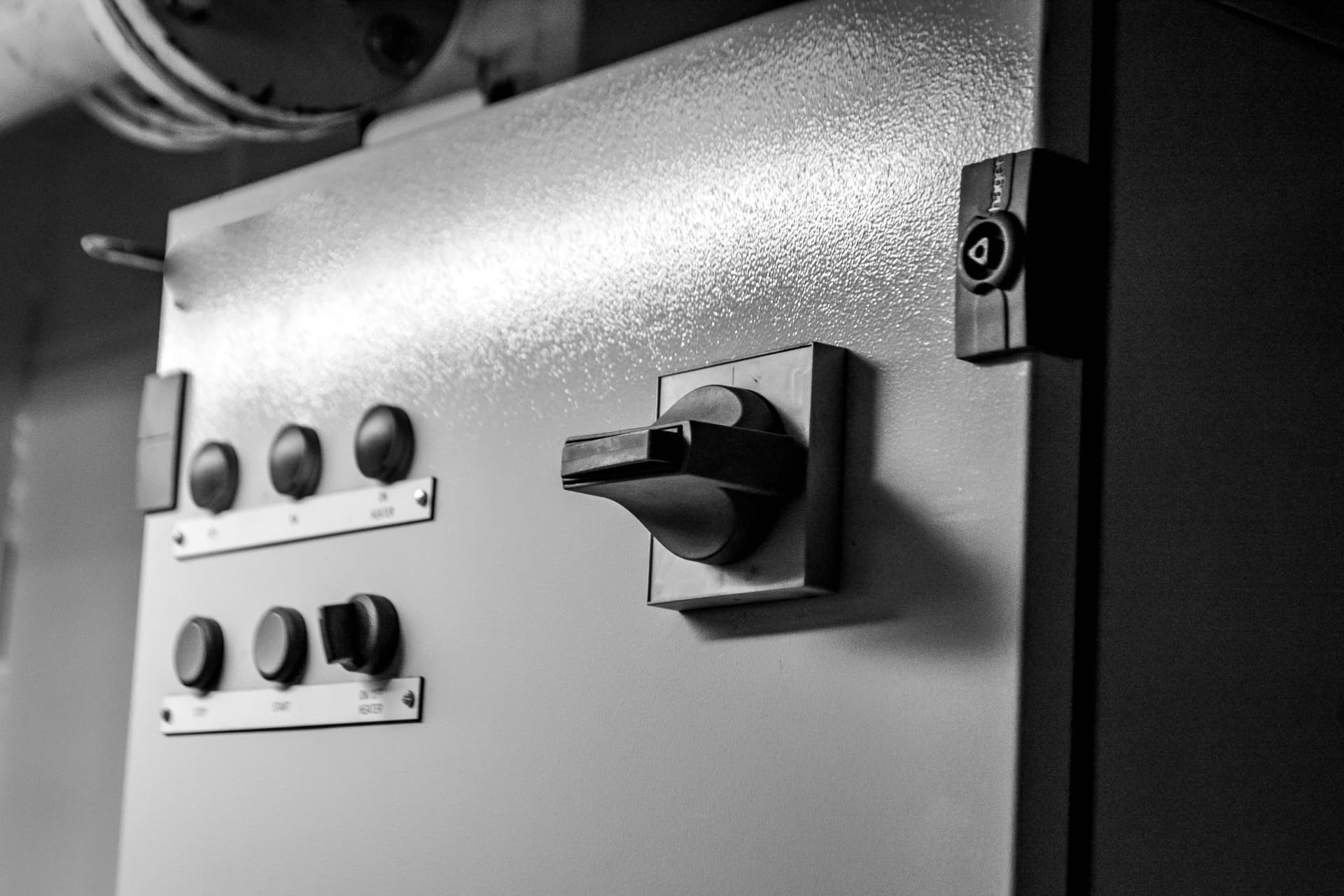 Electrical control cabinet with indicator lights and a rotary switch