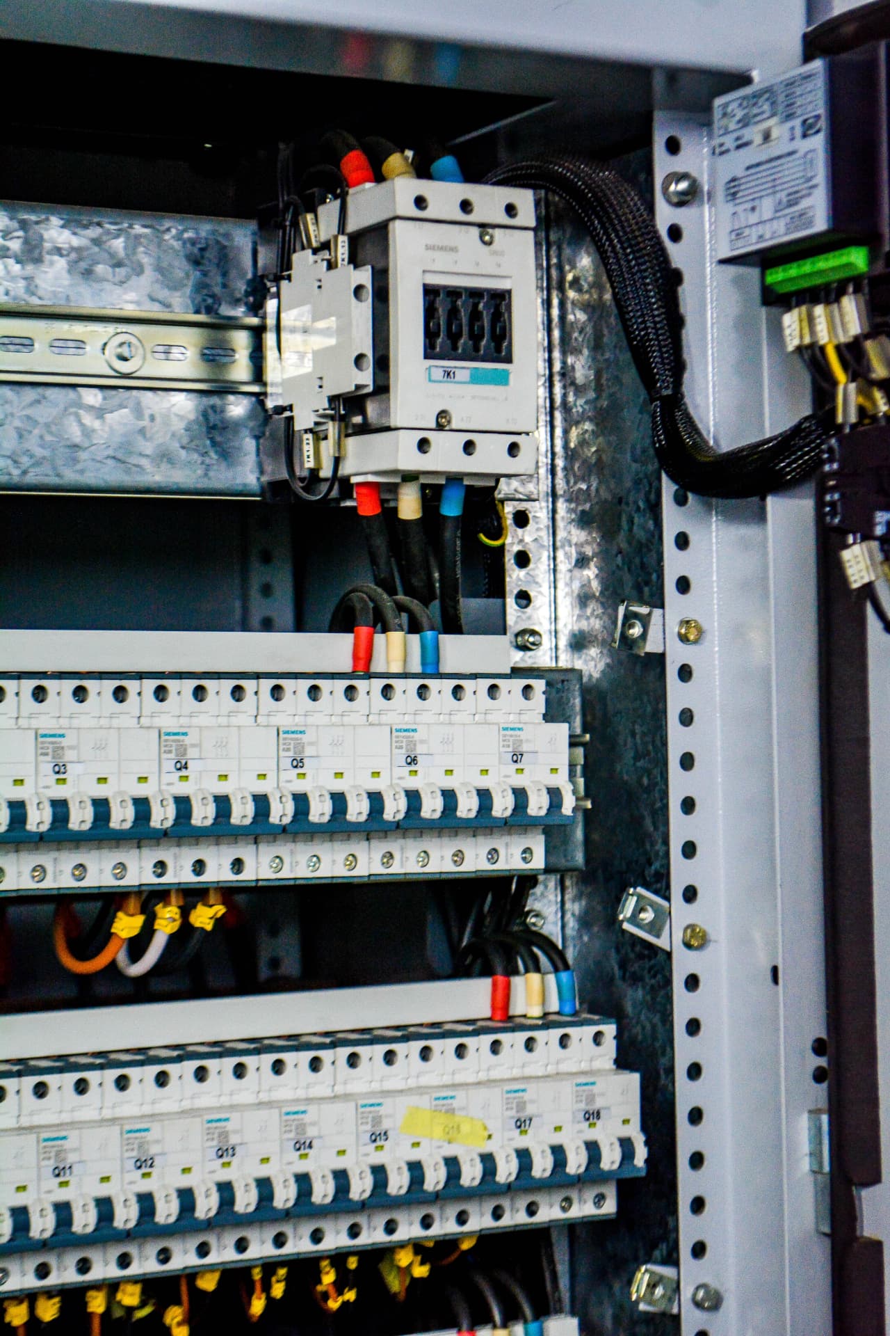 Wiring, contactors and terminals inside an electrical control cabinet